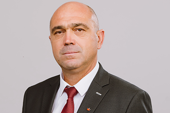 Dosar de candidat – Kolcsar Anquetil-Károly, UDMR. Motto – „Îmi cumpăr case în Ungaria cu banii câștigați din contracte cu statul român!”