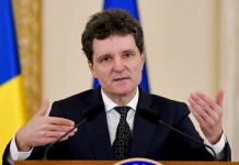 Nicușor Dan semnalizează pro-AUR din Franța, apoi nuanțează fără a se dezice: ”Cei care votează pentru AUR nu sunt nici extremiști, nici pro-ruși, dar partidul are narative pro-ruse!”