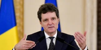 Nicușor Dan semnalizează pro-AUR din Franța, apoi nuanțează fără a se dezice: ”Cei care votează pentru AUR nu sunt nici extremiști, nici pro-ruși, dar partidul are narative pro-ruse!”