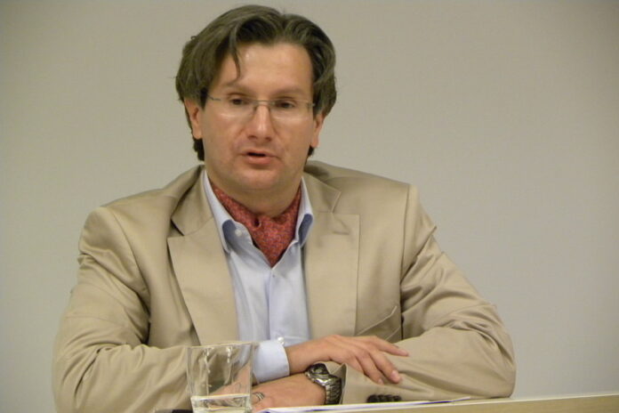 Celebrul Radu Golban îl face praf pe avocatul Piperea, ”folcloristul economic al României”