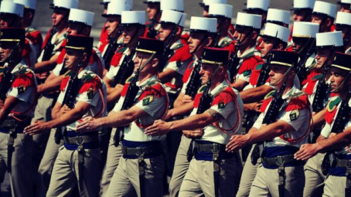 Rezerviştii provoacă o criză politică majoră în Franţa