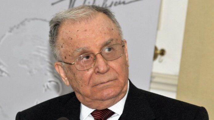 Ion Iliescu a părăsit conducerea Institutului Revoluției Române în urma proiectului parlamentar PNL ce vizează desființarea acestei instituții