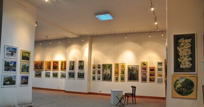 O superbă expoziţie de pictură
