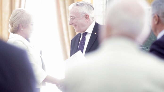 Cum vrea să treacă Isărescu cu firizul la Euro