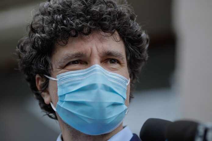 Marius Pavel, cosilier general: “Nicușor Dan preferă ședințele online pentru a tăia microfonul opoziției. Se poartă ca Ceaușescu!”