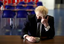 Boris Johnson anunță amânarea ridicării ultimelor restricții anti-COVID în Anglia