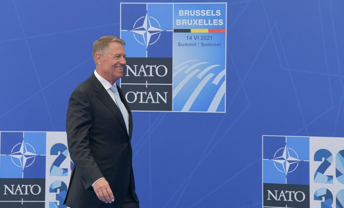 Ion Cristoiu: “Klaus Iohannis nu a înțeles nimic de la summitul NATO la care a participat”