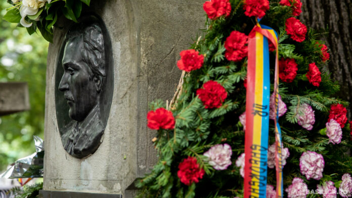 Cozmin Gușă: „Presa românească, corigentă la Eminescu”