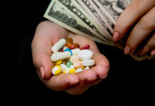 Opinia specialistilor in economie despre cum in Romania anumite multinationale din industria farmaceutica ocolesc taxele catre stat. Astazi despre povestea „de succes” a Woerwag Pharma condusa de Presedinta Asociatiei de Podiatrie -Norina Alinta Gavan- cum sa driblezi plata a zeci de milioane de euro impozite pe profit si pe dividend catre statul roman