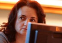 NARCISA IORGA ÎN FAȚA CELEI MAI EVIDENTE NEDREPTĂȚI DIN JUSTIȚIA ROMÂNEASCĂ: “EU NU MAI CRED ÎN DREPTATE, MI-E CLAR CĂ PRIN CONDAMNAREA MEA VOR SĂ DEMONSTREZE CĂ, DACĂ NU PLECI CAPUL, VEI RĂMÂNE FĂRĂ EL!”