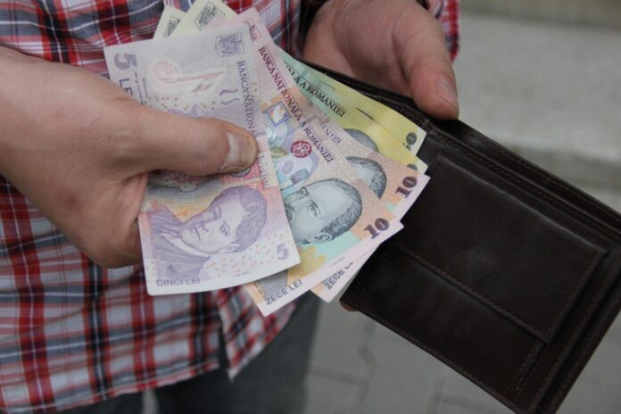 Românii umiliți din nou, cardurile sociale blocate pentru 10 mii de cetățeni