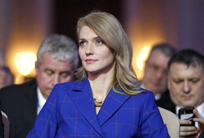 Cozmin Gușă: „Alina Gorghiu vrea să fie al doilea om în stat, iar Klaus aplaudă aprobator din papion”