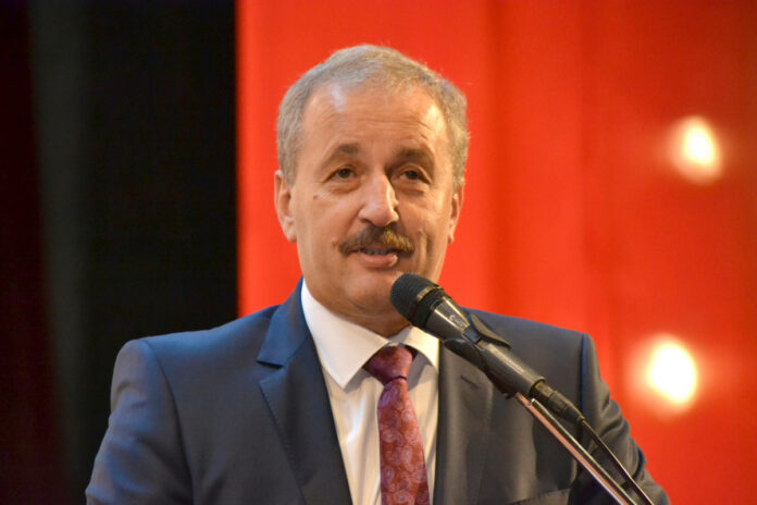 Vasile Dîncu la adresa lui Liviu Dragnea: ”Nu vreau ca intrând în sarabanda amintirilor să-i prejudiciez libertatea din acest moment!”