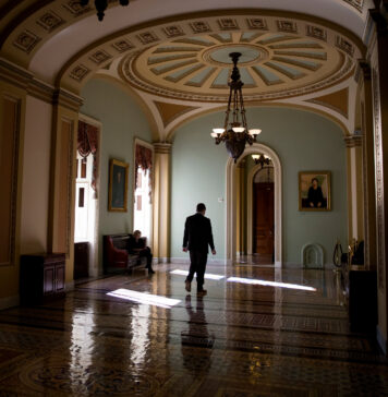 Ion Cristoiu: „Klaus Iohannis ar trebui trimis în judecată pentru decesele cauzate de valul patru!”