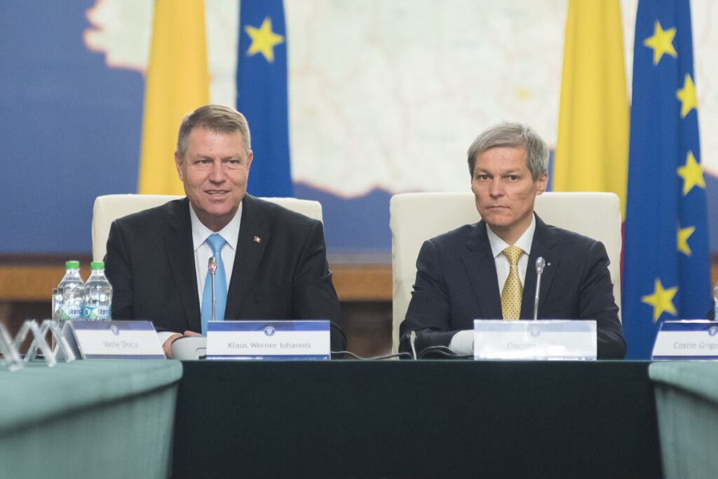 Este presa din România șantajată?