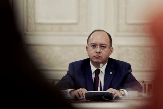 SALVAȚI-L PE SOLDATUL AURESCU