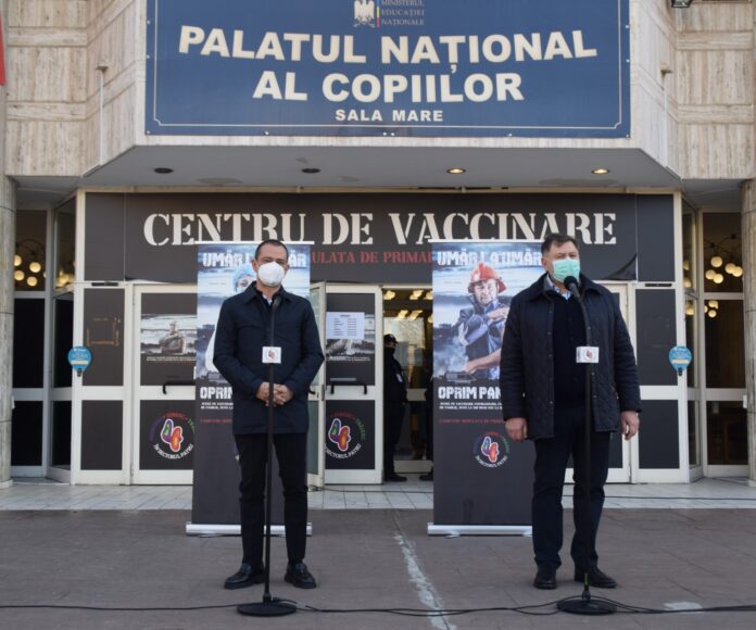 Primarul Sectorului 4 și Ministrul Sănătății, în vizită la Centrul de vaccinare de la Palatul Național al Copiilor. Daniel Băluță: Transmit un mesaj de încredere în sistemul medical românesc și în știință