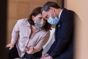 Ministresa Roxana Mărăcineanu, maxistresa pe capul lui Emmanuel Macron