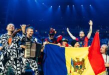 Moldovenii “Zdob și Zdub & Frații Advahov” de senzație, locul 7 la EUROVISION cu o melodie unionistă de tip RO+MD=RO! “Frăția” politică dintre țările surori arătată de cele două jurii, românii n-au acordat nici un punct moldovenilor, și viceversa
