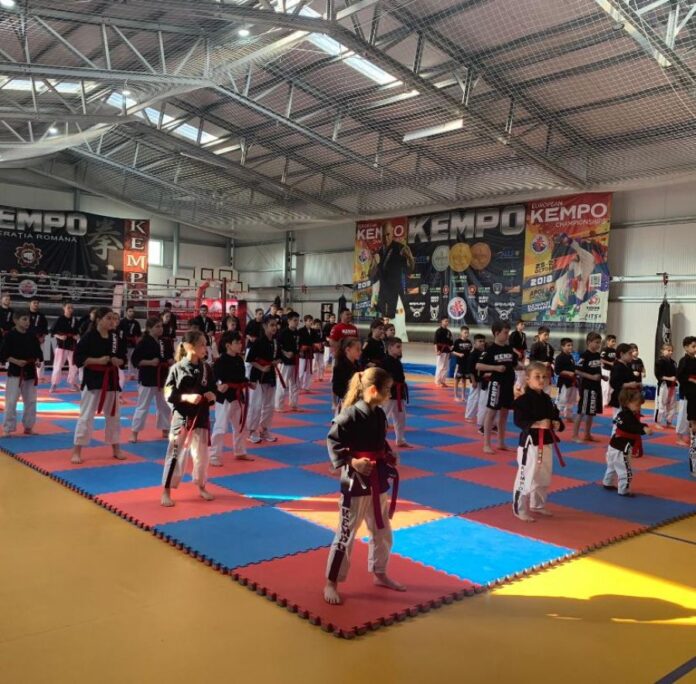 Catia si Rebecca, gemenele campioane la Kempo, la Gold FM