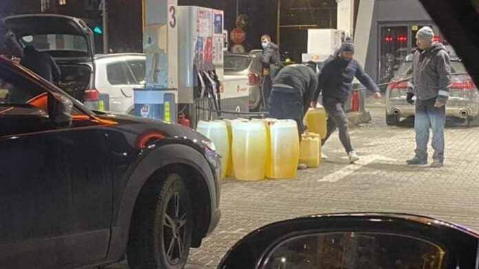 Români, pregătiți-vă pentru motorina de 15 lei litrul!