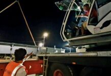 Comunicat de presă: Construcția pasajului „Europa Unită” a intrat într-o nouă etapă. Primele grinzi de 30 de metri lungime fiecare ale tablierului metalic, greu de aproximativ 500 de tone au ajuns noaptea trecută în București.
