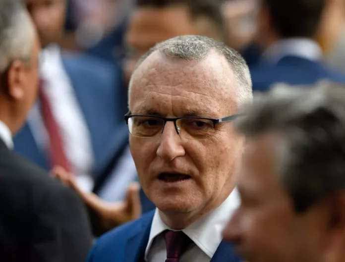 Începe școala cu vești îngrijorătoare – gardul lui Câmpeanu