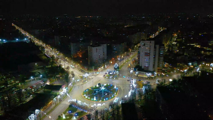 Sondaj inedit pe Facebook! Primarul Daniel Băluță le cere oamenilor să decidă dacă vor sau nu luminițe de sărbători pe străzile din Sectorul 4