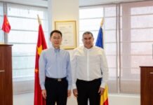 Diplomație reinventată: Ambasadorul Republicii Populare Chineze la Bucureşti a descins la Dragonul Roșu