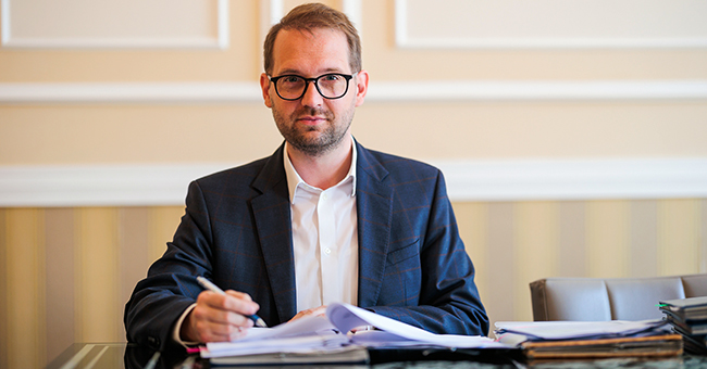 Cum controlează Dominic Fritz, primarul USR al Timișoarei, presa cu bani publici