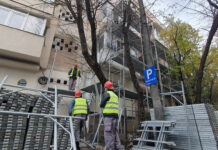 Au început lucrările de eficientizare termică la primele 20 de blocuri de locuințe din totalul celor 158 ce vor fi reabilitate prin PNRR. În premieră, imobilele vor avea panouri fotovoltaice pentru reducerea facturilor la întreținere