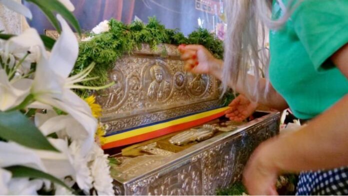 „Ne-am închinat la racla sfântului și apoi fetița noastră s-a vindecat” – o minune a Sfântului Ierarh Nicolae