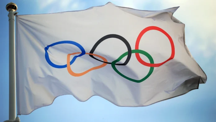 The International Olympic Committee depoliticises the world sport, and will allow Russian and Belarussian athletes to participate in competitions. Macron wants them present at the Paris Olympics!