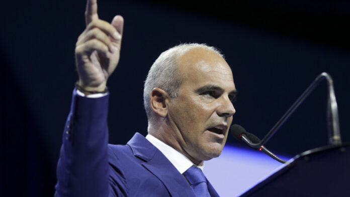 Rareș Bogdan pune tunurile pe Petre Daea