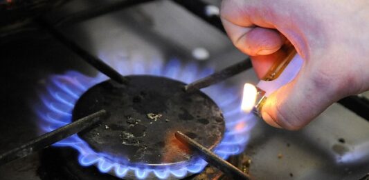 Cazul Tate: Adolescente din România explică modul în care au fost abordate de frații Tate pe rețelele de socializare