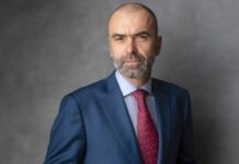 Profu’ de la drept și penisul ei