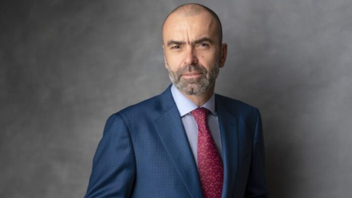 Profu’ de la drept și penisul ei