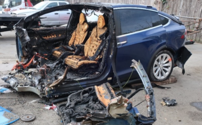 Videoclipul Tesla Model X, pe pilot automat, a fost un fals, dezvăluie un inginer de sistem