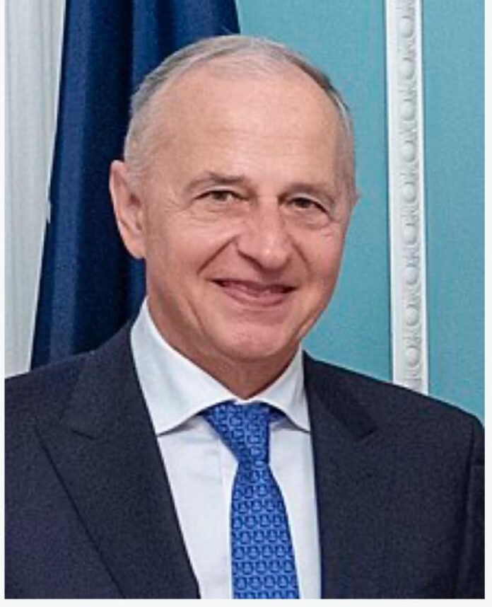 PROFITORII TRANZIȚIEI (12)