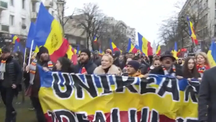 <strong>Mica Unire: protestele de la Iași, discursul discriminatoriu al lui Ciucă și dezbinarea poporului. ‘Cadoul’ OMV</strong>