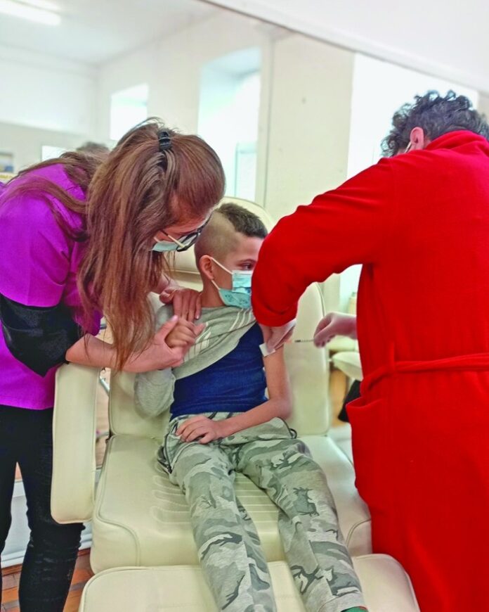 Pe cine a salvat vaccinul? Panică la nivel mondial după explozia de morți inexplicabile