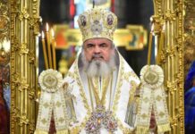 Patriarhul Daniel i-a bătut obrazul președintelui Parlamentului Moldovei de față cu Ciucă și Ciolacu: Mitropolia Basarabiei este „discriminată” sub toate aspectele
