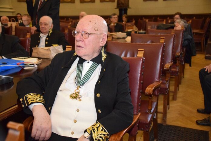 S-a stins academicianul Răzvan Theodorescu!