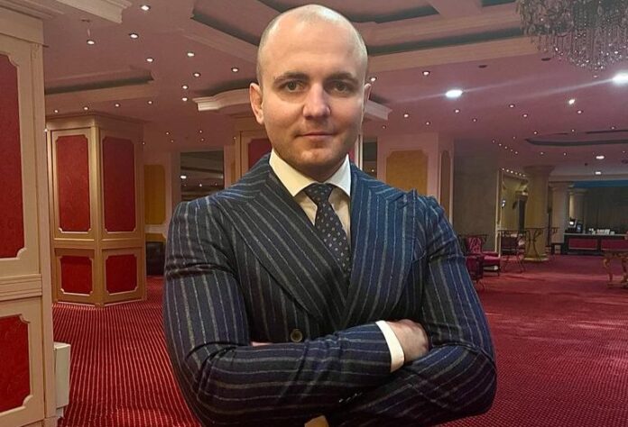 Nerușinarea ministrului Novak, scânteia care aprinde guvernul – de paie – Ciucă?