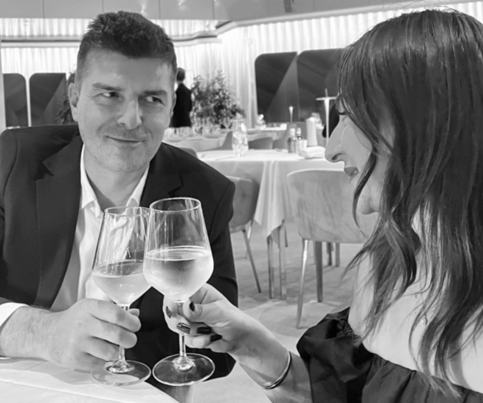 VIAȚĂ DE NABAB CU 8.000 DE LEI + FIICA STUDIAZĂ ÎN OLANDA! SECRETUL AUROREI ROȘCA, SECRETARA LUI BOC: BURJ AL ARAB, PARIS, TOKIO, SHANGHAI + RÂURI DE ȘAMPANIE CU NELUȚU VARGA