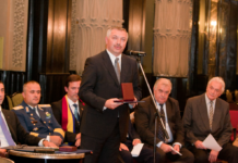 Rectorul Leonard Azamfirei, la al treilea mandat în fruntea universității din Târgu Mureș, are venituri lunare de peste 20.000 euro. Este și medic, senator, om de afaceri