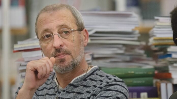 Gușă: #ReleulLIVIU a fost identificat, e responsabil de manipularea “Simion-agent rus”. Turcescu devine Robert-Gură-de- AUR!