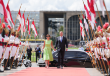 În Brazilia, Klaus Iohannis și-a luat soția – “neon” pe covorul roșu și la întâlnirile oficiale