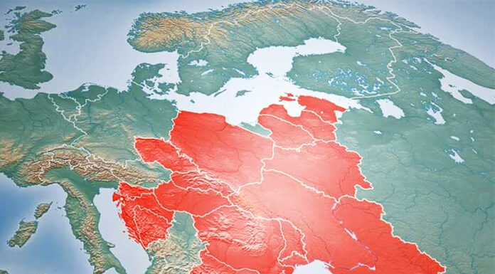 Trump și Carlson, ecoul disperării Americii normale. Au devenit simboluri mondiale ale luptei împotriva transumanismului.