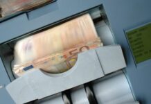 Curtea de Conturi cere recuperarea banilor plătiți ilegal de guvernul Orban către presă